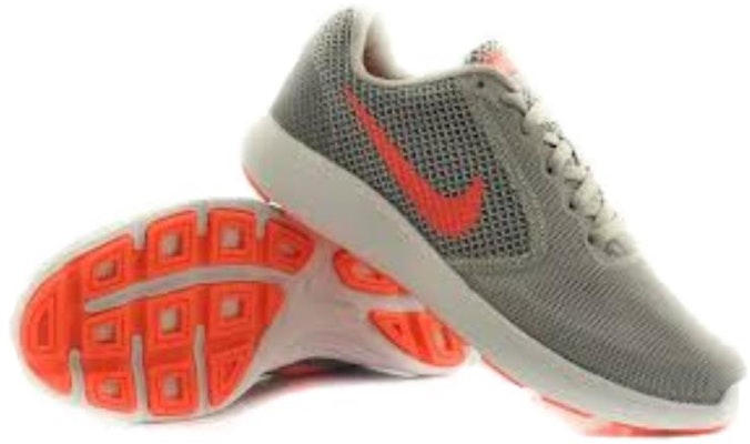 (W) Nike Revolution 3 'Kelabu Serigala Oren Hiper' 819303-002 Lookbook (W) Nike Revolution 3 'Kelabu Serigala Oren Hiper' 819303-002
