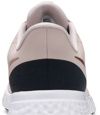 (W) Nike Revolution 5 'Barely Rose' Wanita BQ3207-600 Sizing (W) Nike Revolution 5 'Barely Rose' Wanita BQ3207-600