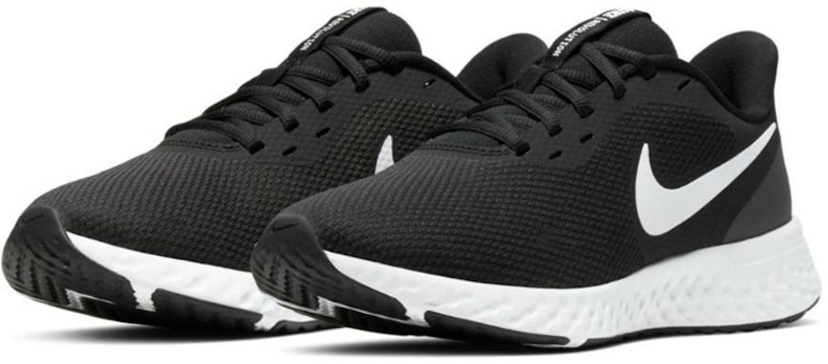 (W) Nike Revolution 5 'Hitam Low-Top Larian' BQ6715-002 Lookbook (W) Nike Revolution 5 'Hitam Low-Top Larian' BQ6715-002
