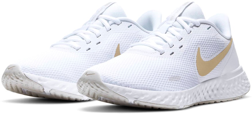 (W) Nike Revolution 5 Oro ''Bianco'' BQ3207-108 Lookbook (W) Nike Revolution 5 Oro ''Bianco'' BQ3207-108