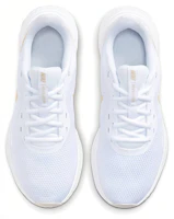 Shop Nike REVOLUTION 5系列 簡約運動 減震防滑耐磨 低筒 跑步鞋 女款 白金