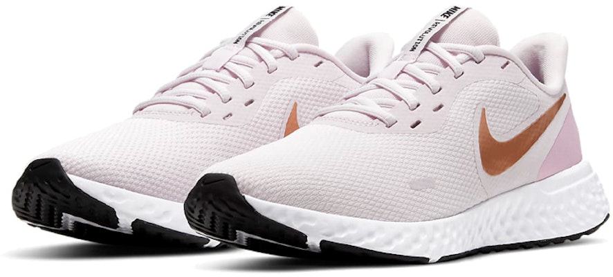 (W) Nike Revolution 5 'Light Violet' Sepatu Wanita Ungu Muda BQ3207-502 Lookbook (W) Nike Revolution 5 'Light Violet' Sepatu Wanita Ungu Muda BQ3207-502
