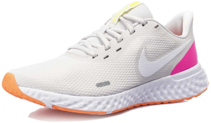 (W) Nike Revolution 5 'Platinum Tint' - Sepatu Lari Wanita BQ3207-007 Lookbook (W) Nike Revolution 5 'Platinum Tint' - Sepatu Lari Wanita BQ3207-007