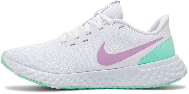 (W) 나이키 레볼루션 5 '화이트 그린 글로우 바이올렛' BQ3207-111 Lookbook (W) 나이키 레볼루션 5 '화이트 그린 글로우 바이올렛' BQ3207-111