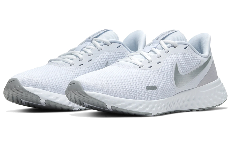 Shop （女款）Nike Revolution 5 'White Pure Platinum' BQ3207-100