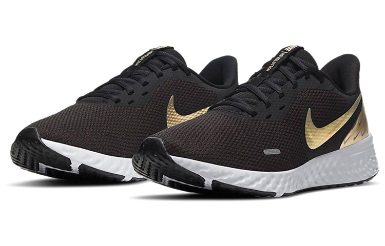 Lookbook (W) Nike Revolution 5 Premium ''Zwart Metallic Goud'' CV0158-001