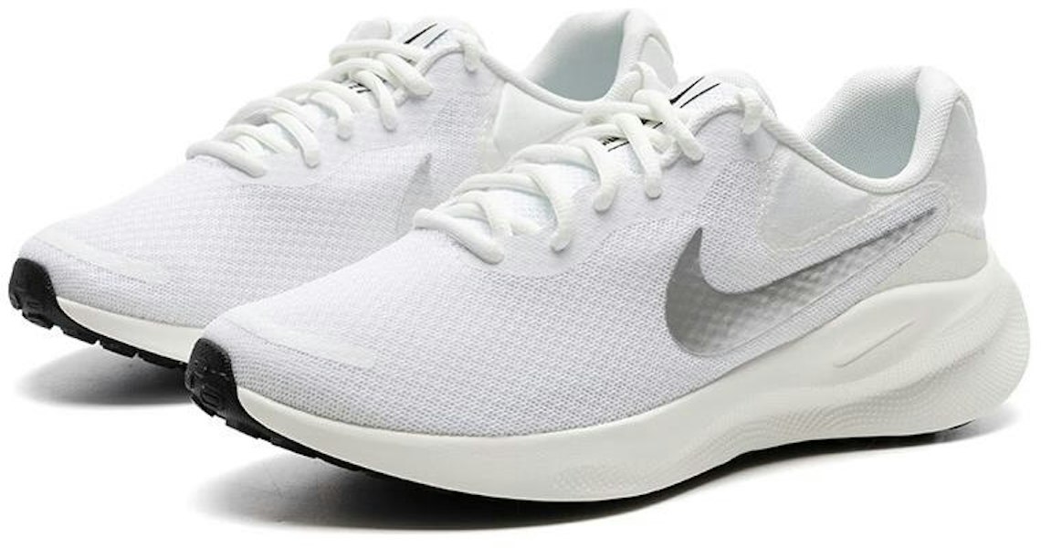 (女款)Nike Revolution 7 '白色金屬銀' FB2208-101 Lookbook (女款)Nike Revolution 7 '白色金屬銀' FB2208-101