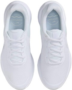 (W) Nike Revolution 7 'Putih Biru Pucat' FB2208-100 Shop (W) Nike Revolution 7 'Putih Biru Pucat' FB2208-100