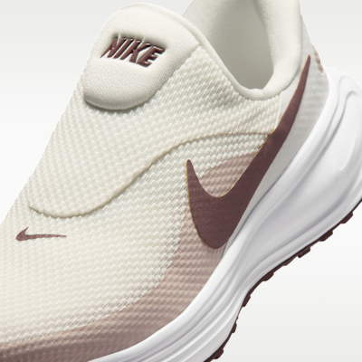 Sizing (W) Nike Revolution 8 Easy On 幻影白/銀紅/刺青配色 HQ2415-002
