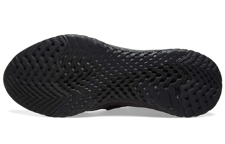 Shop Nike Epic React Flyknit 高筒 跑步鞋 女款 黑色