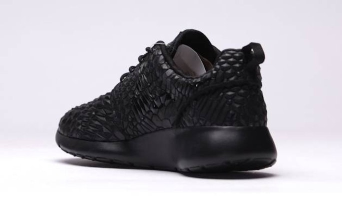 (W) Nike Roshe One DMB 'Triple Black' Lelaki Hitam Triple 807460-001 Lookbook (W) Nike Roshe One DMB 'Triple Black' Lelaki Hitam Triple 807460-001