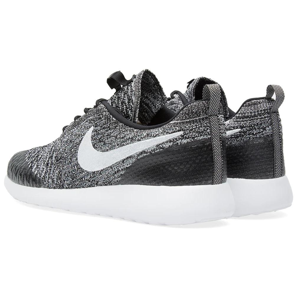 Shop (W) Nike Roshe One Flyknit 'Hitam Putih' 704927-010