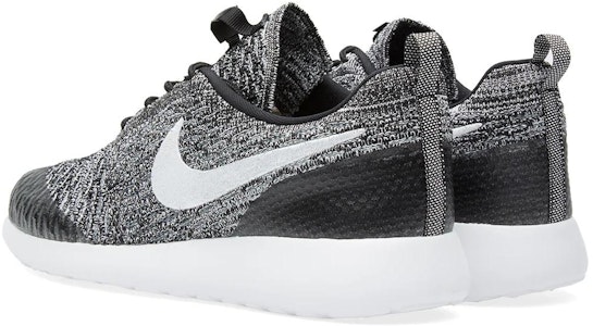 (W) Nike Roshe One Flyknit 'Hitam Putih' 704927-010 Shop (W) Nike Roshe One Flyknit 'Hitam Putih' 704927-010
