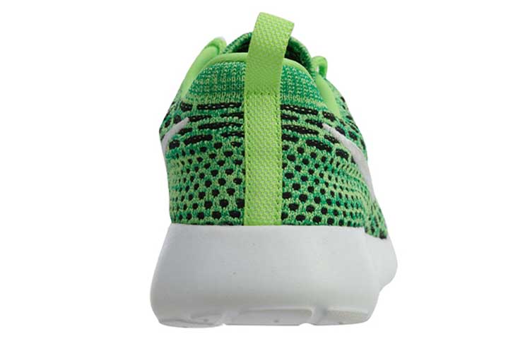 Shop Nike Roshe One Flyknit 低幫跑步鞋 女款 綠色