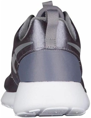 (W) Nike Roshe One Premium 'Gunsmoke' Abu-abu 833928-006 Lookbook (W) Nike Roshe One Premium 'Gunsmoke' Abu-abu 833928-006