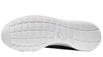 Nike Roshe Run 休閒 低筒 跑步鞋 女款 黑白 Shop Nike Roshe Run 休閒 低筒 跑步鞋 女款 黑白