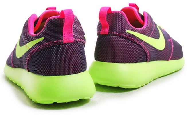 (W) 나이키 로쉬런 '하이퍼 핑크 볼트' (Nike Roshe Run '하이퍼 핑크 볼트') 511882-678 Lookbook (W) 나이키 로쉬런 '하이퍼 핑크 볼트' (Nike Roshe Run '하이퍼 핑크 볼트') 511882-678