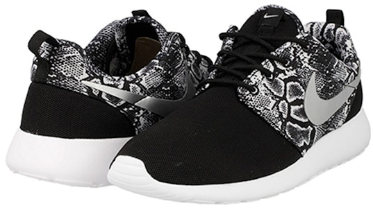 (W) Nike Roshe Run Hitam Python 599432-003 Lookbook (W) Nike Roshe Run Hitam Python 599432-003
