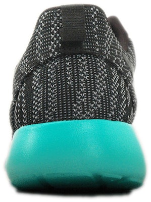 (W) Nike Roshe Run Low 'Hitam Biru' 705217-002 Lookbook (W) Nike Roshe Run Low 'Hitam Biru' 705217-002