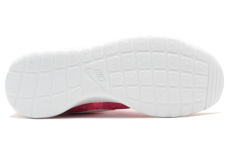Shop (W) Nike Roshe Run Print 'Rosa' 599432-613