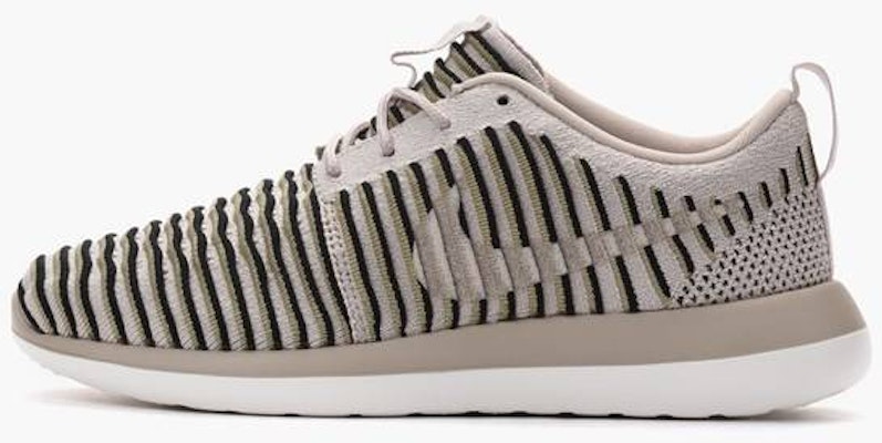 (Women) Nike Roshe Two Flyknit 'Grey' 844929-200 Lookbook (Women) Nike Roshe Two Flyknit 'Grey' 844929-200