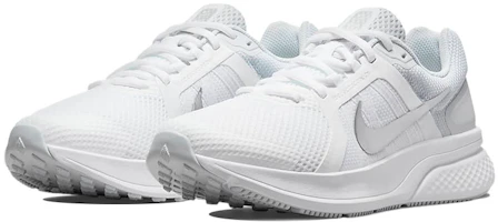 Lookbook (W) (女性用)ナイキ ラン スウィフト 2 'ホワイト メタリック シルバー' CU3528-105 CU3528-105