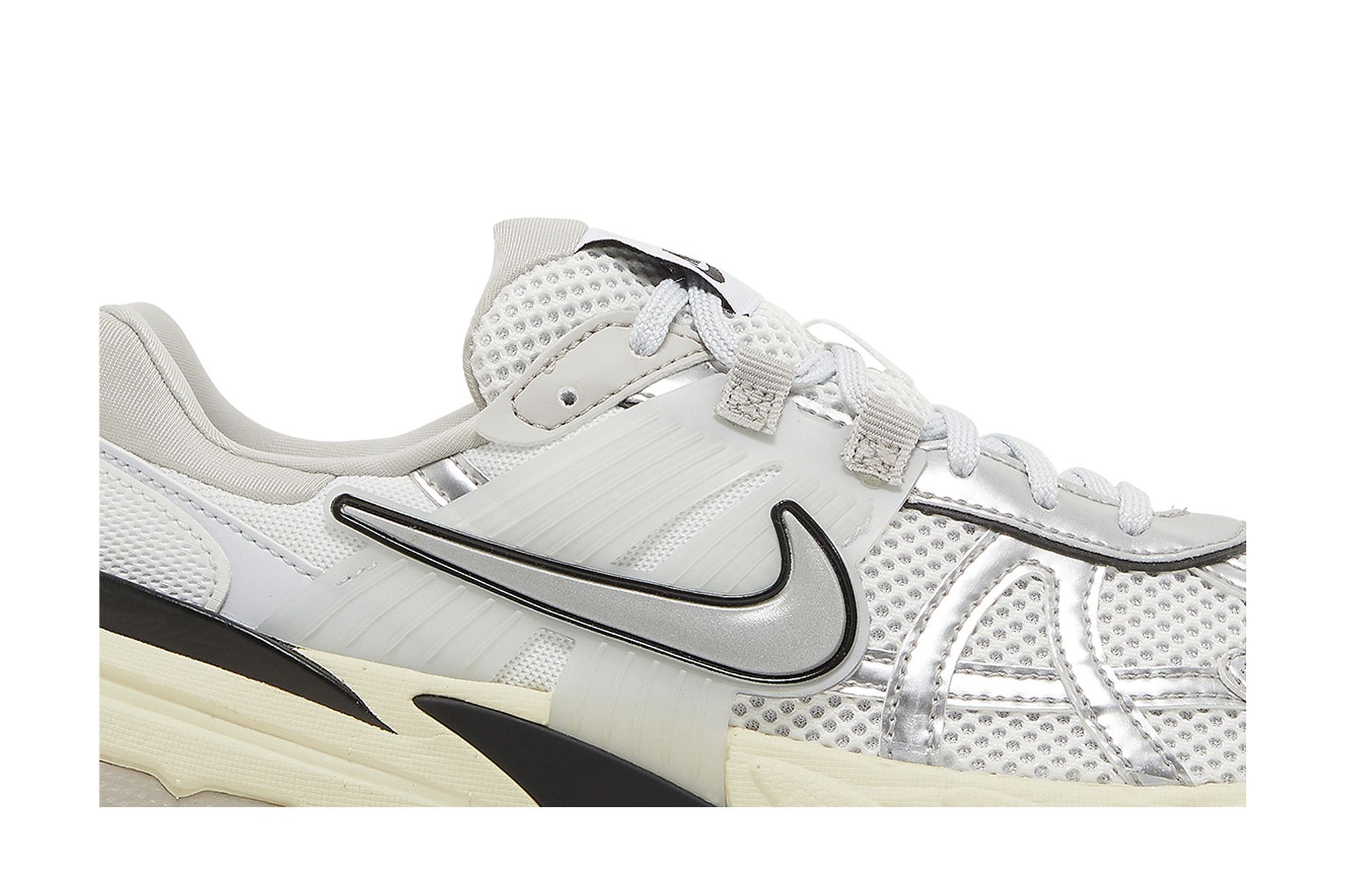 Lookbook (W) Nike Runtekk 'Summit White' dalam Warna Putih Summit FD0736-100