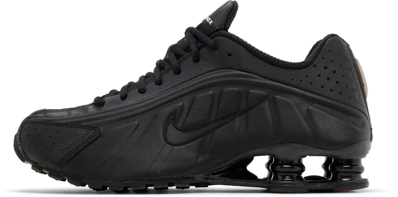 (W) Nike Shox R4 ''Nero'' Sneakers AR3565-004 Lookbook (W) Nike Shox R4 ''Nero'' Sneakers AR3565-004