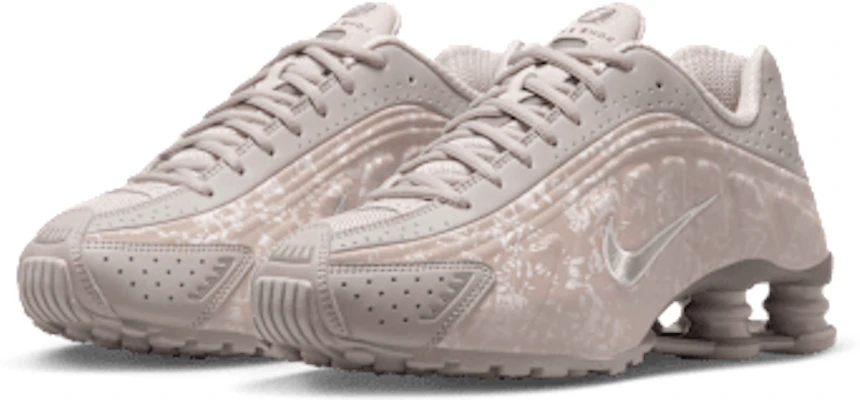 (W) ナイキ ショックス R4 'フラットピューターフローラル' HV0934-001 Details for (W) ナイキ ショックス R4 'フラットピューターフローラル' HV0934-001
