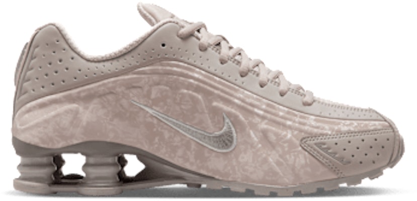 (Women) Nike Shox R4 Sneakers HV0934-001 Lookbook (Women) Nike Shox R4 Sneakers HV0934-001
