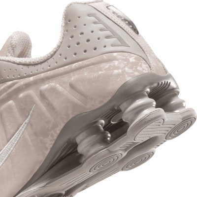 (Women) Nike Shox R4 Sneakers HV0934-001 Cheap (Women) Nike Shox R4 Sneakers HV0934-001