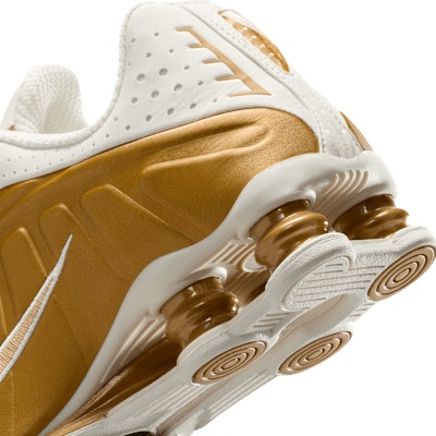 (Women) Nike Shox R4 Sneakers Soft pearl/metallic gold AR3565-010 Cheap (Women) Nike Shox R4 Sneakers Soft pearl/metallic gold AR3565-010