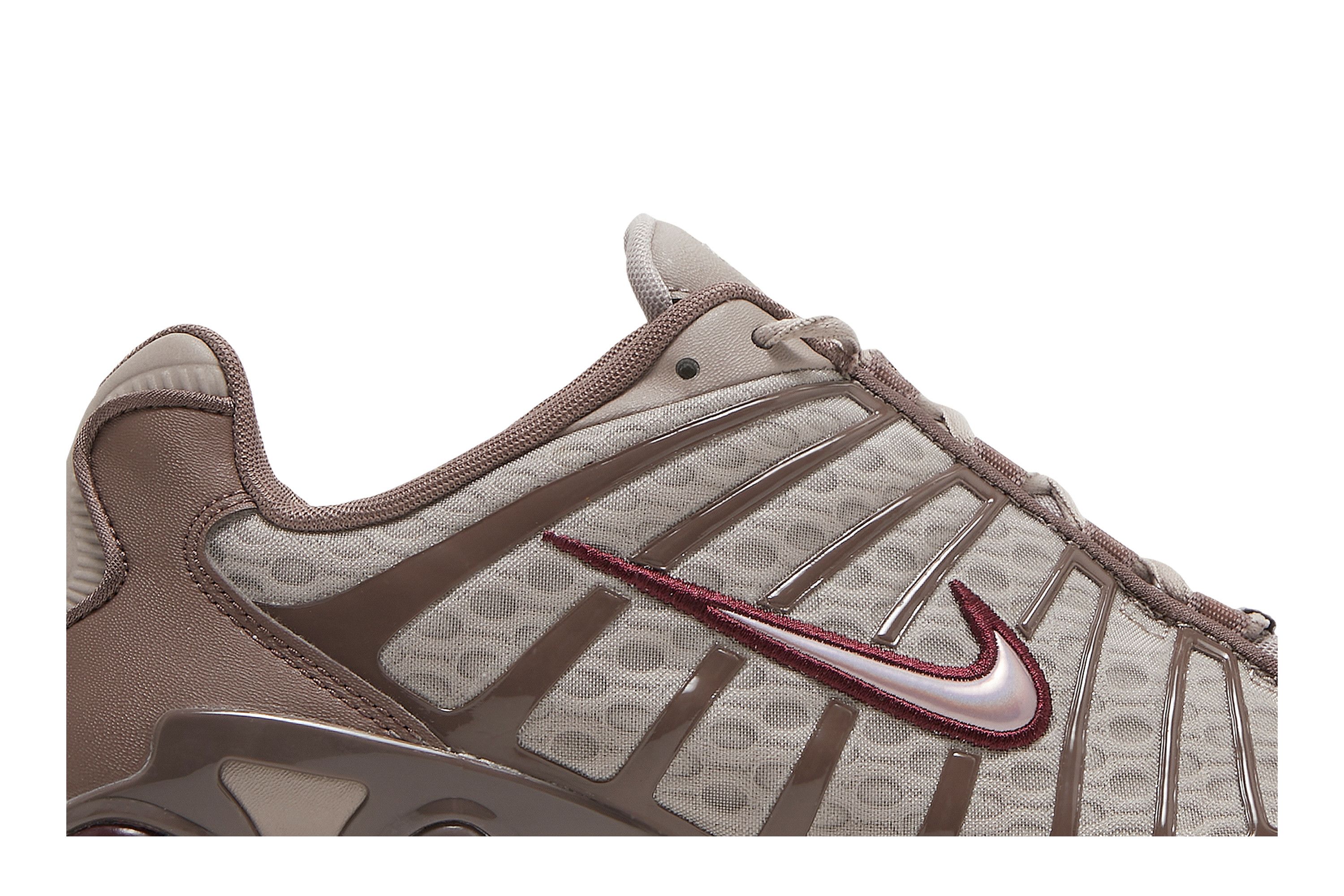 Lookbook (W) Nike Shox TL ''Bimsstein Night Maroon'' AR3566-200