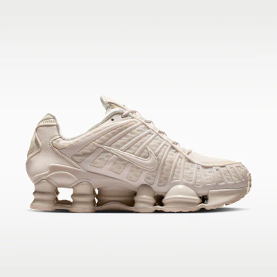 (W) Nike Shox TL Kapur/Perak Metalik/Hitam/Kapur AR3566-107 Lookbook (W) Nike Shox TL Kapur/Perak Metalik/Hitam/Kapur AR3566-107