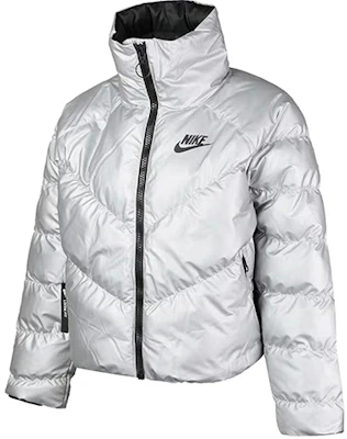 (W) Chaqueta de Invierno Relleno Sintético Plateada Nike Sportswear. BV3136-095 Order (W) Chaqueta de Invierno Relleno Sintético Plateada Nike Sportswear. BV3136-095