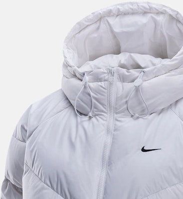 (W) 나이키 스포츠웨어 스톰-FIT 방풍 방수 다운 자켓 화이트. HF7871-100 Details for (W) 나이키 스포츠웨어 스톰-FIT 방풍 방수 다운 자켓 화이트. HF7871-100
