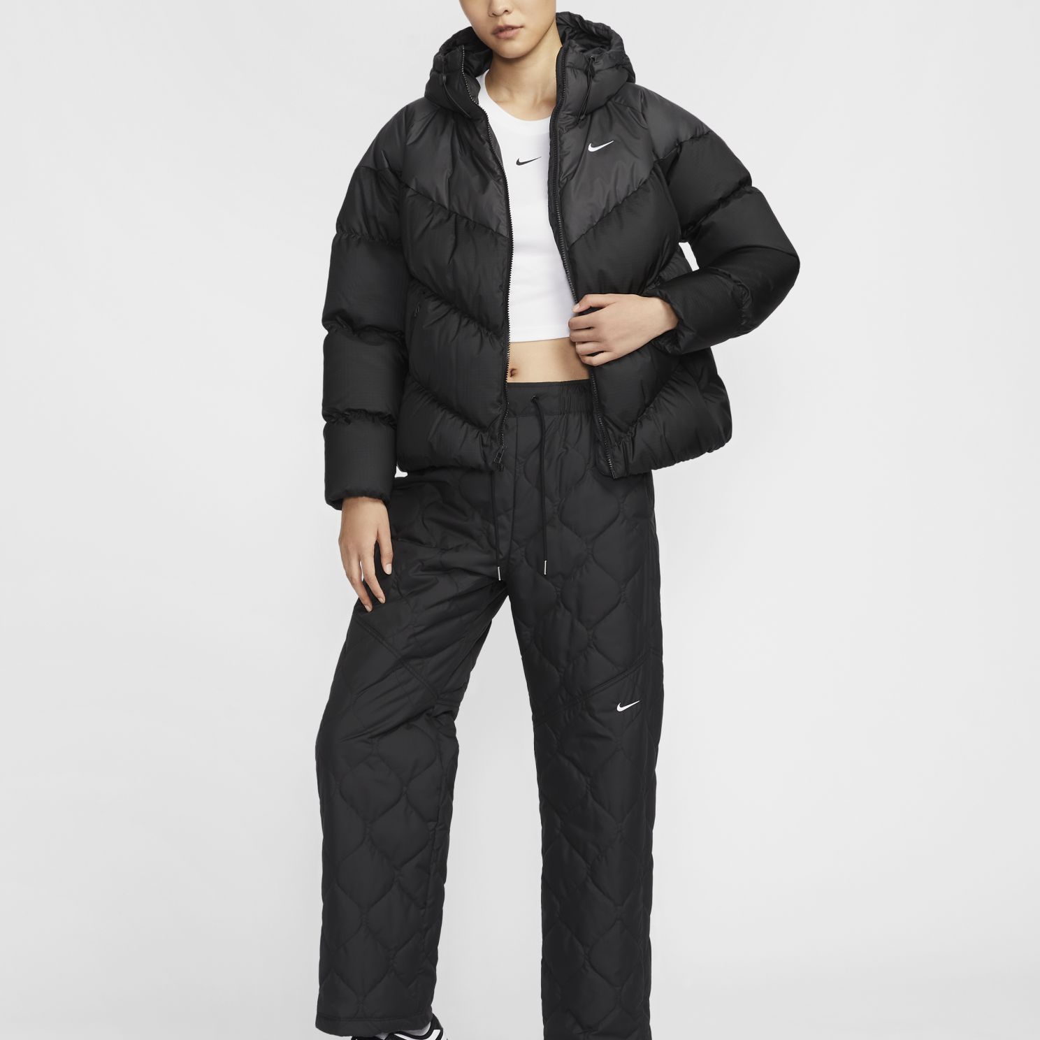 Details for (W) 耐克运动风暴系列防风防水连帽羽绒夹克黑色 - 女款 HF7871-010