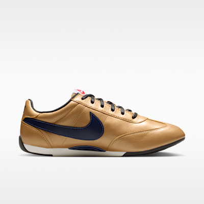 Lookbook (W) Nike Sprint Sister Metallic Goud/Light Crimson/Zwart/Midnight Navy II6984-700