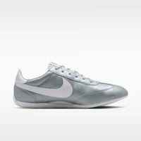 Lookbook (W) Nike Sprint Sister Silver Metalik/Abu Abu Fog/Putih/Putih II6984-001