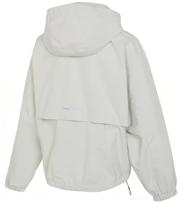 (W) 耐克Storm-FIT SWIFT反光标志女款防风跑步夹克烟灰色 FB7493-110 Lookbook (W) 耐克Storm-FIT SWIFT反光标志女款防风跑步夹克烟灰色 FB7493-110