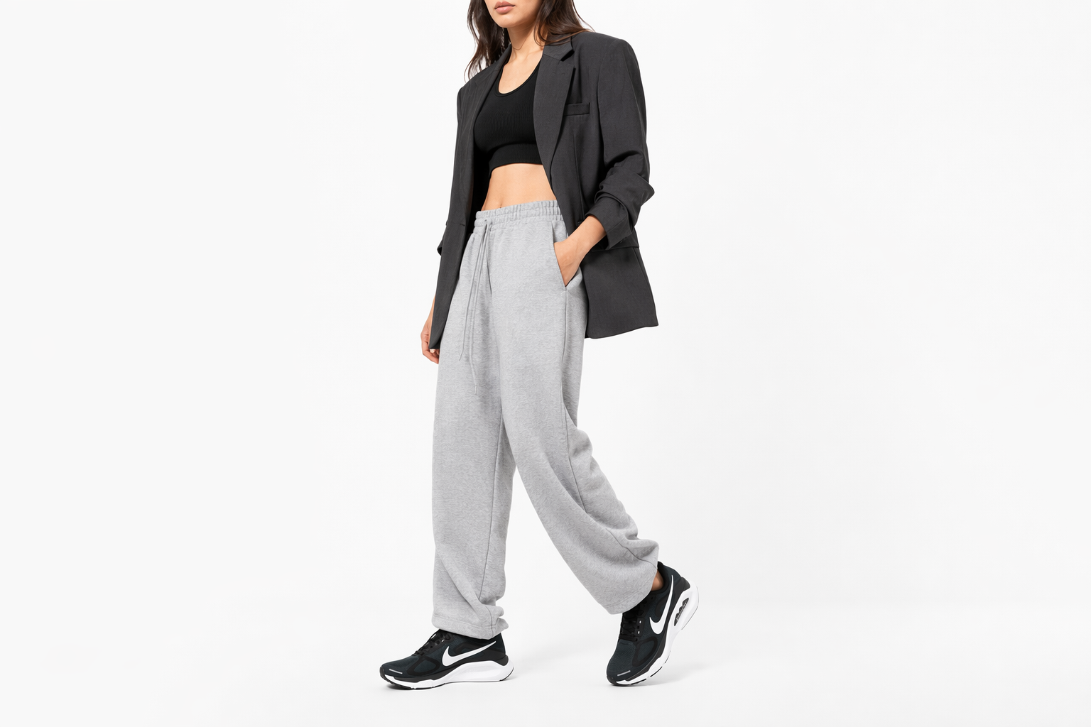 Order (W) Nike Structure Plus Hitam Putih HQ3049-001