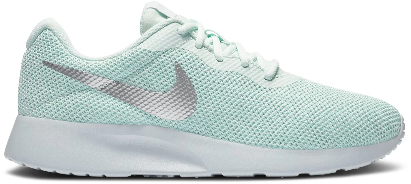 nike-tanjun-igloo-metallic-platinum-women