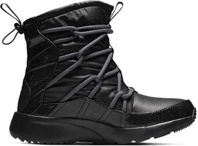 (W) Nike Tanjun High Rise 'Triple Black' Hitam Penuh AO0355-004 Order (W) Nike Tanjun High Rise 'Triple Black' Hitam Penuh AO0355-004