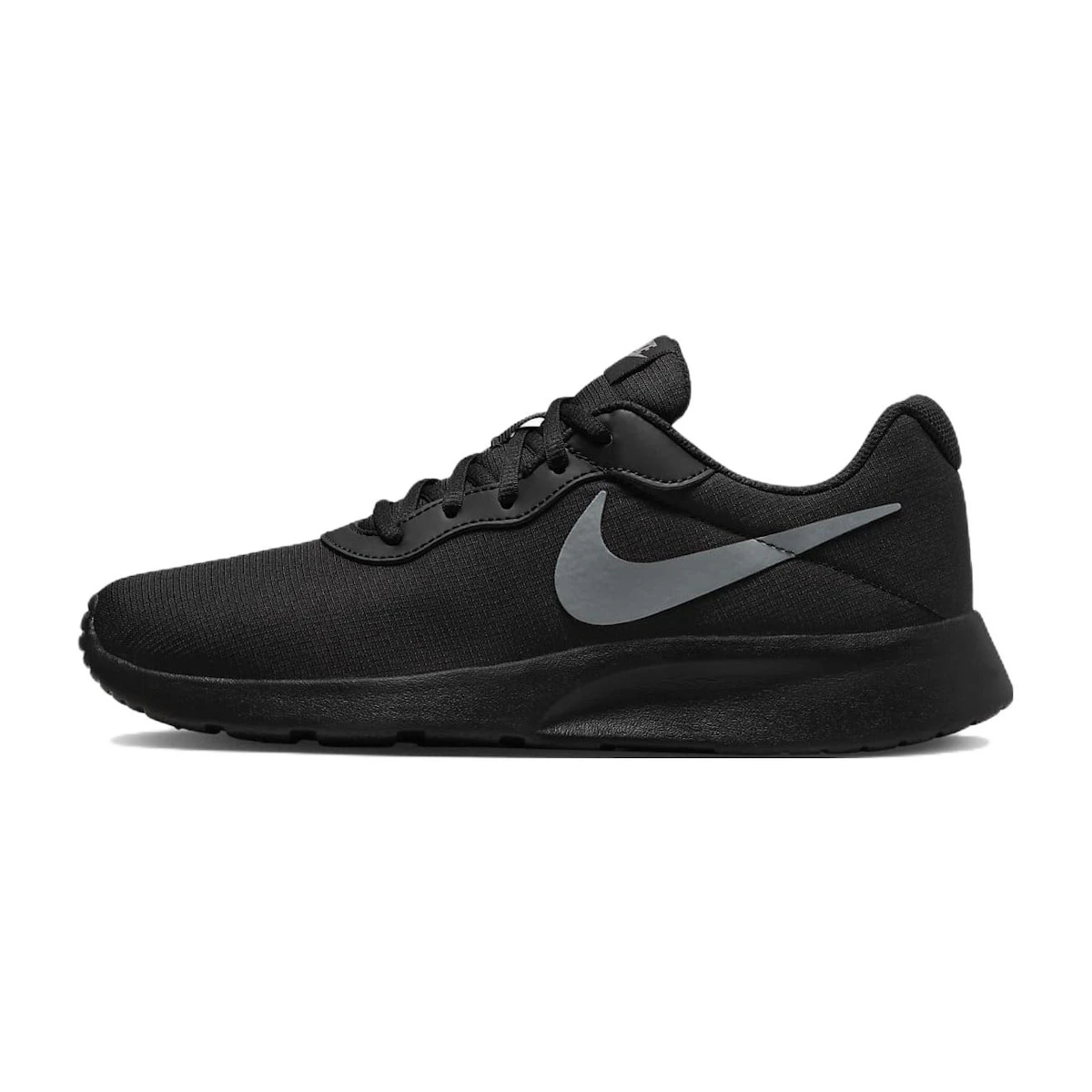 Nike tanjun slip resistant shop