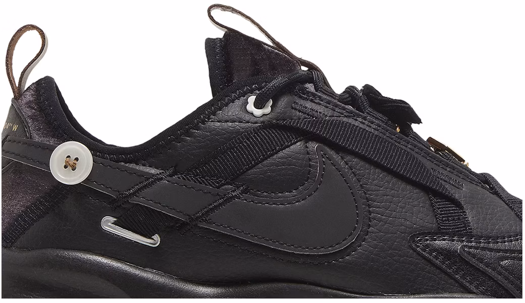 (W) Nike TC 7900 'Bling' Sepatu Sneakers FB1861-001 Lookbook (W) Nike TC 7900 'Bling' Sepatu Sneakers FB1861-001