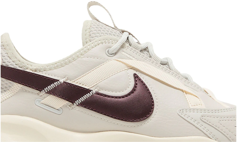(W) Nike TC 7900 'Light Bone Burgundy Crush' Sepatu Pria/Wanita DD9682-003 Lookbook (W) Nike TC 7900 'Light Bone Burgundy Crush' Sepatu Pria/Wanita DD9682-003