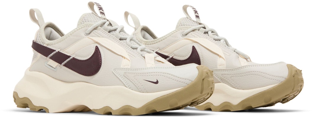 (W) Nike TC 7900 'Light Bone Burgundy Crush' Sepatu Pria/Wanita DD9682-003 1