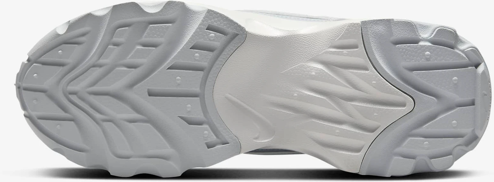 (W) Nike TC 7900 ''Wolf Grijs Photon'' DD9682-005 Lookbook (W) Nike TC 7900 ''Wolf Grijs Photon'' DD9682-005