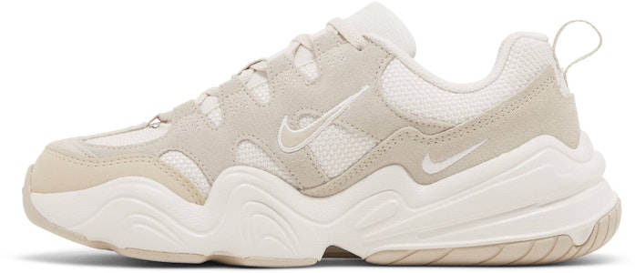 (W) Nike Tech Hera 'Coklat Cerah Orewood' DR9761-002 Lookbook (W) Nike Tech Hera 'Coklat Cerah Orewood' DR9761-002