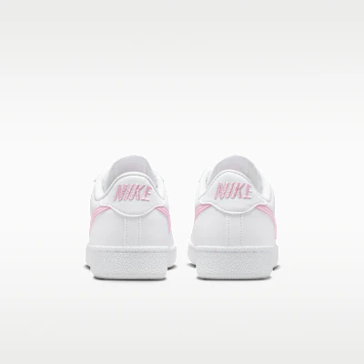 (W) Nike Tennis Classic Blanc/Blanc/Rose Poudre IQ7387-105 Details for (W) Nike Tennis Classic Blanc/Blanc/Rose Poudre IQ7387-105